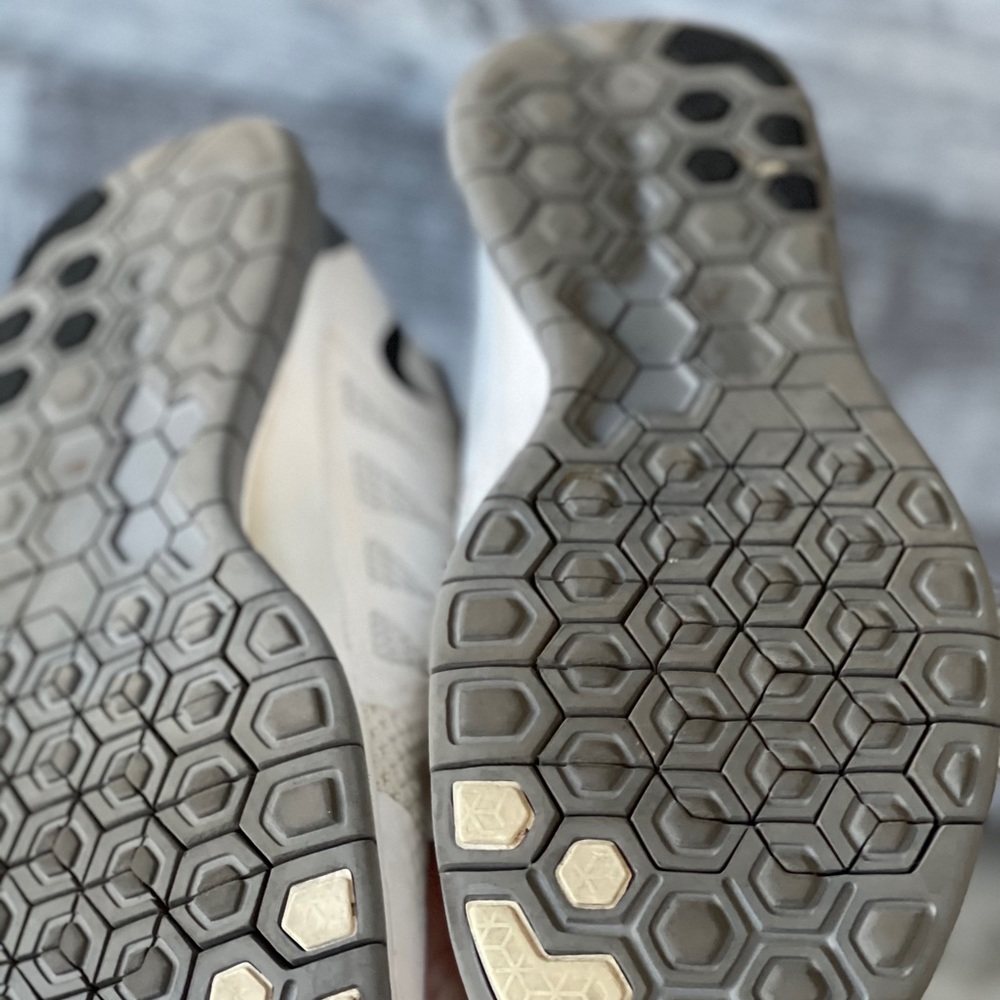Sneaker - Picture 2 of 2